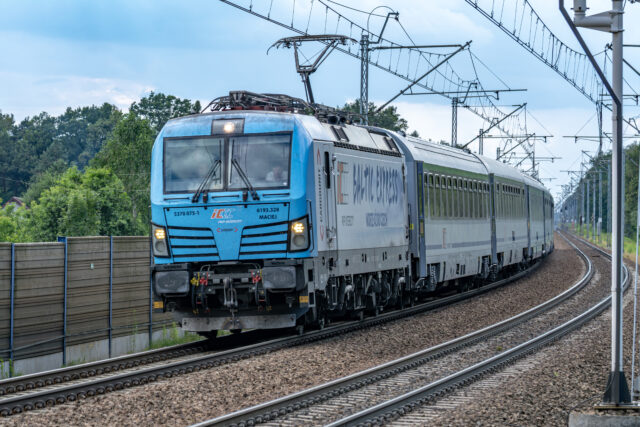 Pociąg pasażerski prowadzony przez 6193 328 — Stanisławice