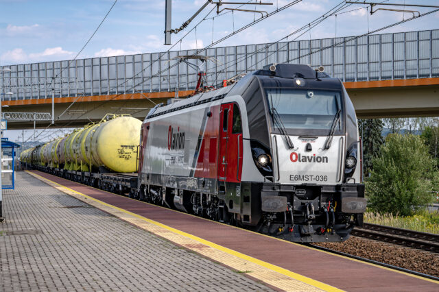 Pociąg towarowy prowadzony przez E6MST-036 — Stanisławice